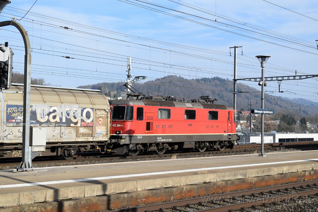9560-0049-070225.jpg - SBBC Re 4/4'' 11264 (Re 420.264-4)  (Re 91 85 4 420 264-4 CH-SBBC) / Killwangen-Spreitenbach 7.2.2025