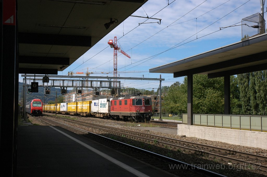 1970-0021-250810.jpg - SBB-CFF Re 4/4'' 11266 + SBB-CFF Re 450.*** / Glanzenberg 25.8.2010