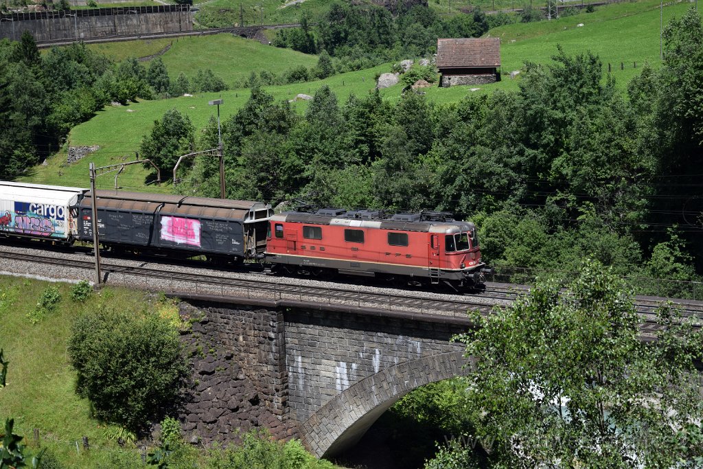 3979-0020-070716.jpg - SBBC Re 4/4'' 11266 (Re 420.266-9)  (Re 91 85 4 420 266-9 CH-SBBC) / Wassen 7.7.2016