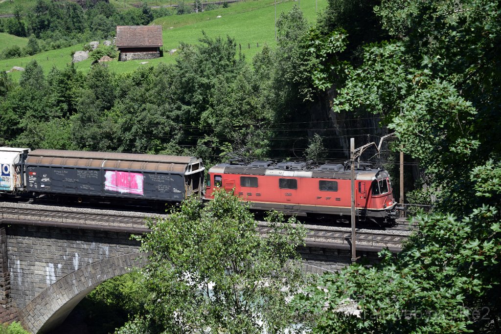 3979-0025-070716.jpg - SBBC Re 4/4'' 11266 (Re 420.266-9)  (Re 91 85 4 420 266-9 CH-SBBC) / Wassen 7.7.2016