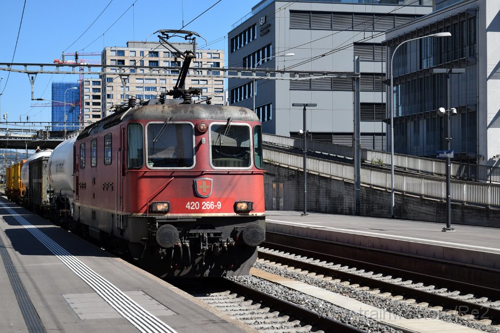 8133-0028-030822.jpg - SBBC Re 4/4'' 11266 (Re 420.266-9)  (Re 91 85 4 420 266-9 CH-SBBC) / Zürich-Altstetten 3.8.2022
