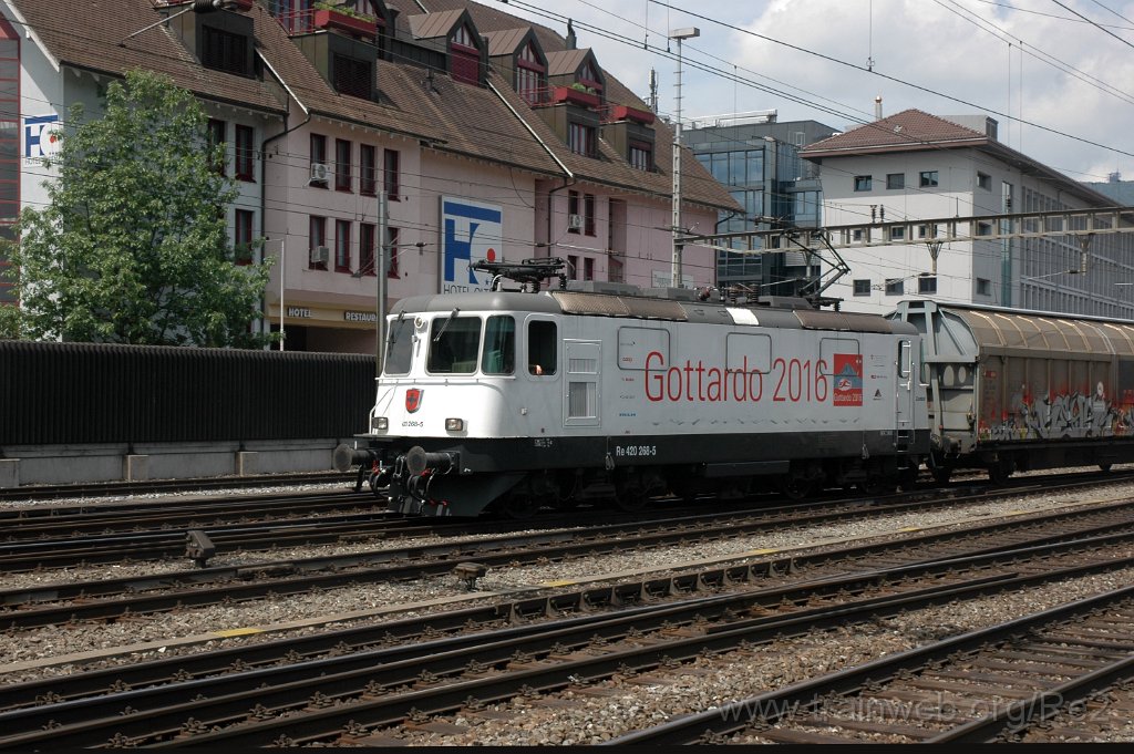 3606-0048-190615.jpg - SBBC Re 420.268-5 ''Gottardo 2016'' / Olten (Fachhochschule Nordwestschweiz) 19.6.2015