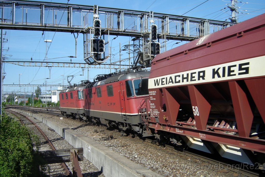 1051-0040-240505.jpg - SBB-CFF Ref 4/4'' 11168 + SBB-CFF Re 4/4'' 11269 / Zürich-Oerlikon 24.5.2005