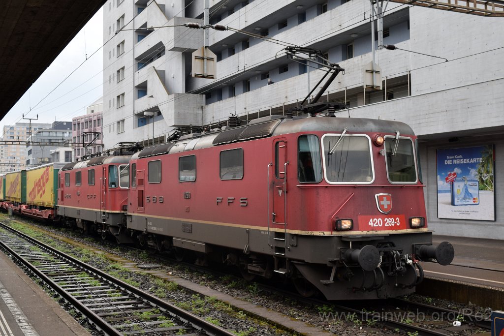 3868-0044-120416.jpg - SBBC Re 4/4'' 11269 (Re 420.269-3)  (Re 91 85 4 420 269-3 CH-SBBC) + SBB-CFF Re 4/4'' 11286 / Zürich-Altstetten 12.4.2016
