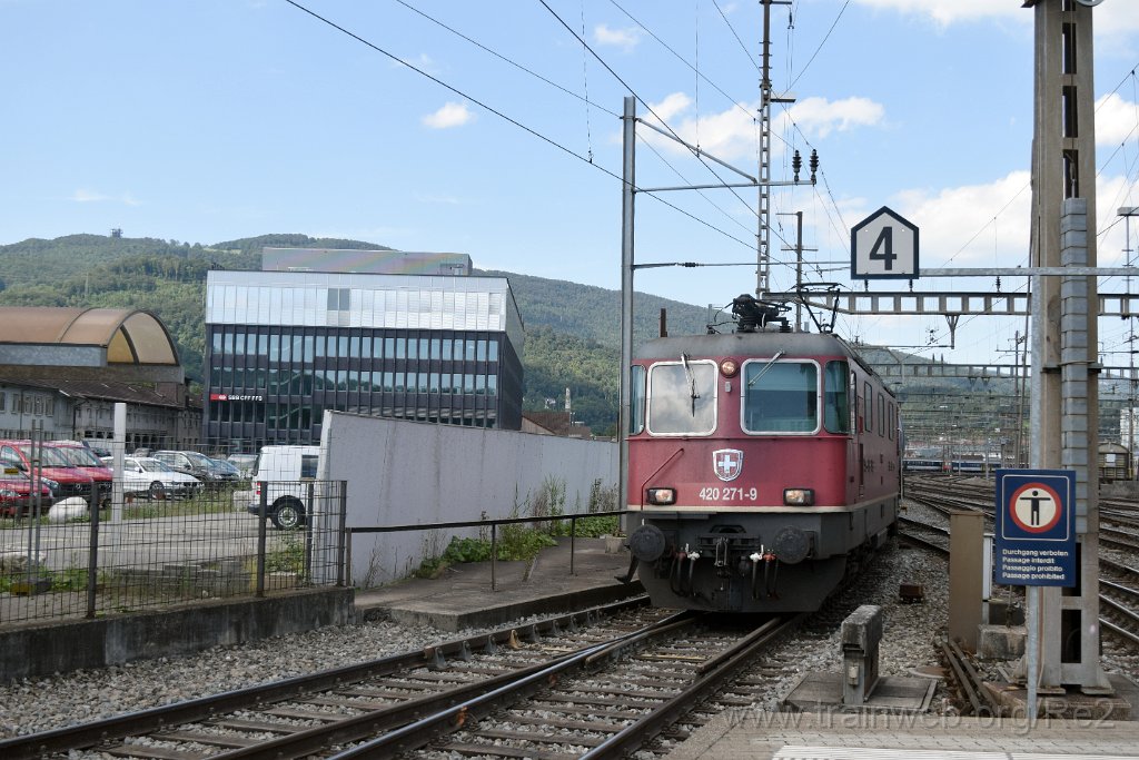 4075-0024-030816.jpg - SBBC Re 4/4'' 11271 (Re 420.271-9)  (Re 91 85 4 420 271-9 CH-SBBC) / Olten 3.8.2016
