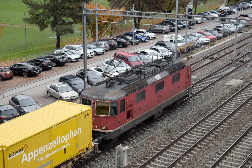 4241-0017-081116.jpg - SBBC Re 4/4'' 11271 (Re 420.271-9)  (Re 91 85 4 420 271-9 CH-SBBC) / Zürich-Mülligen (Hermetschloobrücke) 8.11.2016