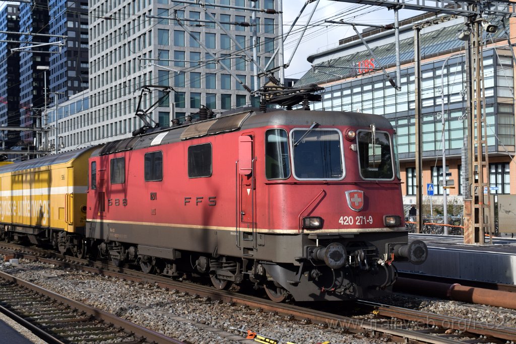 5843-0031-040220.jpg - SBBC Re 4/4'' 11271 (Re 420.271-9)  (Re 91 85 4 420 271-9 CH-SBBC) / Zürich-Altstetten 4.2.2020