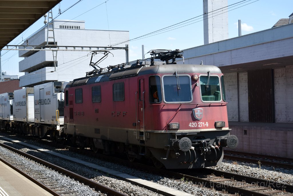 8096-0030-150722.jpg - SBBC Re 4/4'' 11271 (Re 420.271-9)  (Re 91 85 4 420 271-9 CH-SBBC) / Killwangen-Spreitenbach 15.7.2022