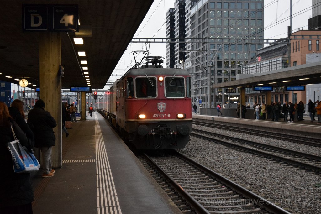 8965-0026-090224.jpg - SBBC Re 4/4'' 11271 (Re 420.271-9)  (Re 91 85 4 420 271-9 CH-SBBC) / Zürich-Altstetten 9.2.2024