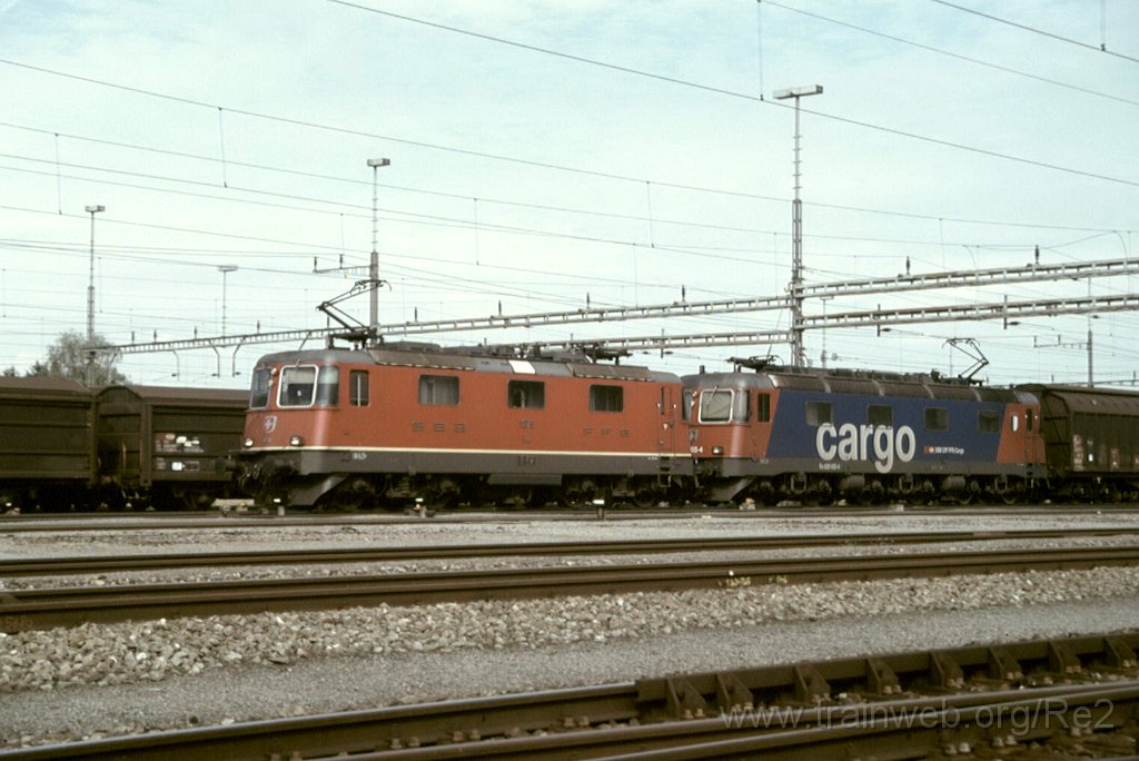 0993-0010.jpg - SBB-CFF Re 4/4'' 11273 + SBBC Re 620.055-4 ''Cossonay'' / Rotkreuz 30.9.2004