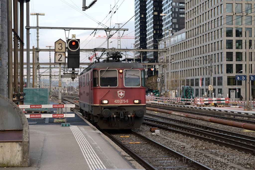 5235-0032-131218.jpg - SBBC Re 4/4'' 11273 (Re 420.273-5)  (Re 91 85 4 420 273-5 CH-SBBC) / Zürich-Altstetten 13.12.2018