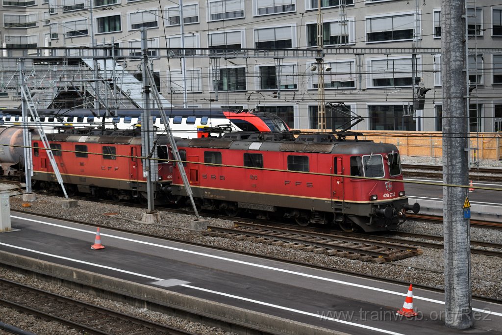 5378-0043-030419.jpg - SBBC Re 4/4'' 11273 (Re 420.273-5)  (Re 91 85 4 420 273-5 CH-SBBC) + SBBC Re 4/4'' 11275 (Re 420.275-0)  (Re 91 85 4 420 275-0 CH-SBBC) / Zürich-Altstetten (Europabrücke) 3.4.2019