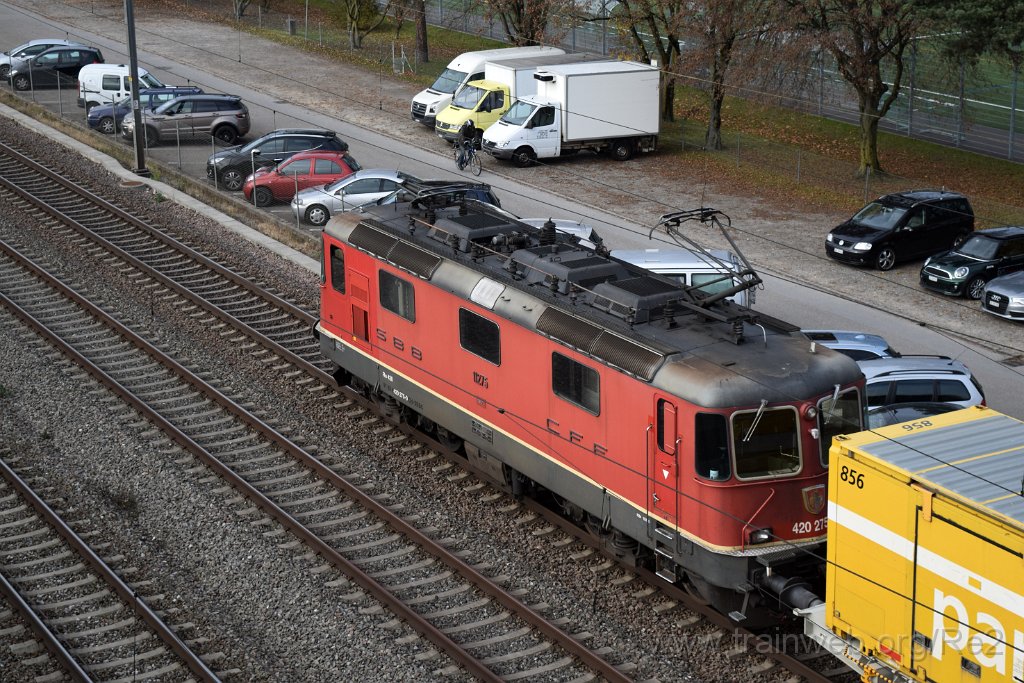 4268-0007-151116.jpg - SBBC Re 4/4'' 11275 (Re 420.275-0)  (Re 91 85 4 420 275-0 CH-SBBC) / Zürich-Mülligen (Hermetschloobrücke) 15.11.2016