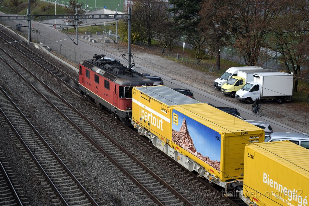 4268-0013-151116.jpg - SBBC Re 4/4'' 11275 (Re 420.275-0)  (Re 91 85 4 420 275-0 CH-SBBC) / Zürich-Mülligen (Hermetschloobrücke) 15.11.2016