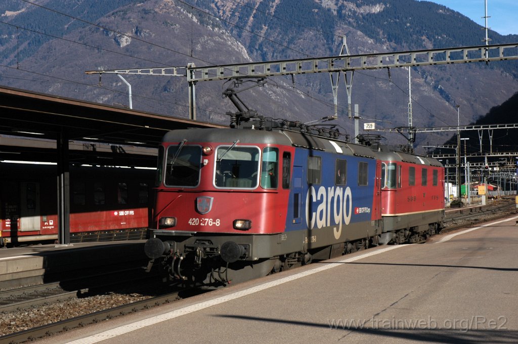 3451-0040-120115.jpg - SBBC Re 420.276-8 + SBB-CFF Re 4/4'' 11187 / Bellinzona 12.1.2015
