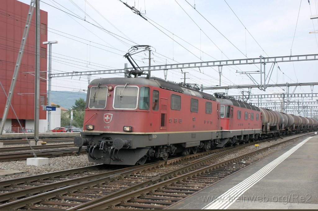 1948-0004-220710.jpg - SBB-CFF Re 4/4'' 11277 + SBB-CFF Re 6/6 11610 ''Spreitenbach'' / Aarau 22.7.2010