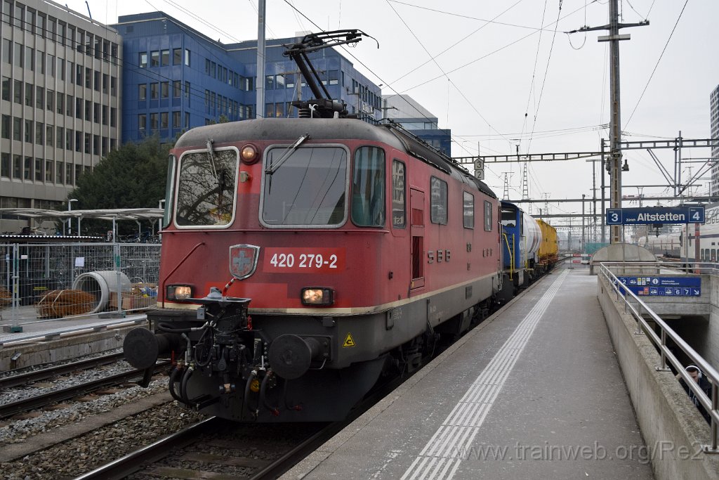 5286-0032-230119.jpg - SBBC Re 4/4'' 11279 (Re 420.279-2)  (Re 91 85 4 420 279-2 CH-SBBC) + SBBC Tm 232.146-1 (Tm 98 85 5 232 146-1 CH-SBBC) / Zürich-Altstetten 23.1.2019