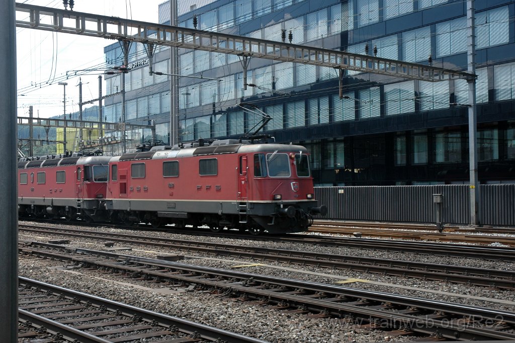 3603-0044-190615.jpg - SBB-CFF Re 4/4'' 11280 + SBB-CFF Re 6/6 11679 ''Cadenazzo'' / Olten (Fachhochschule Nordwestschweiz) 19.6.2015