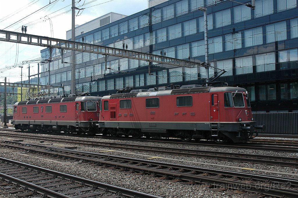3603-0045-190615.jpg - SBB-CFF Re 4/4'' 11280 + SBB-CFF Re 6/6 11679 ''Cadenazzo'' / Olten (Fachhochschule Nordwestschweiz) 19.6.2015