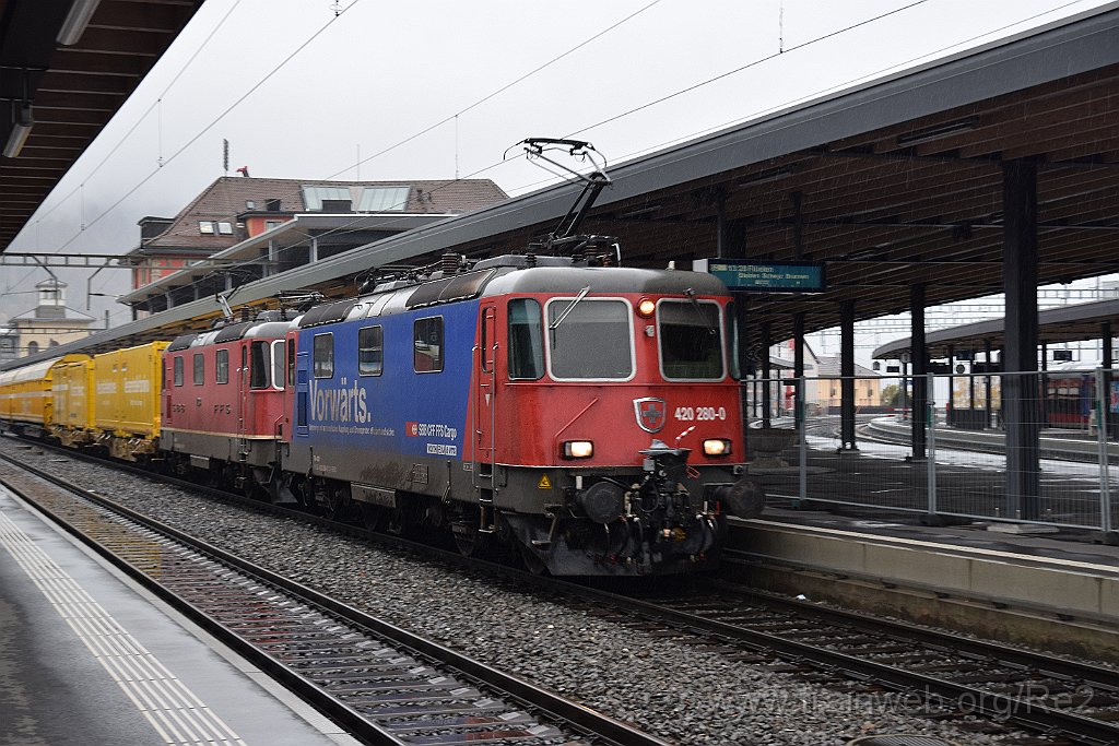 7185-0007-261020.jpg - SBBC Re 420.280-0 ''En avant toute!'' (Re 91 85 4 420 280-0 CH-SBBC) + SBBC Re 4/4'' 11338 (Re 420.338-6)  (Re 91 85 4 420 338-6 CH-SBBC) / Arth-Goldau 26.10.2020