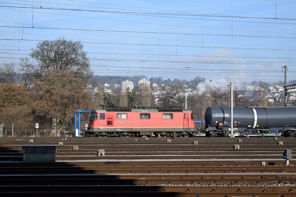 4297-0031-221216.jpg - SBBC Re 4/4'' 11281 (Re 420.281-8)  (Re 91 85 4 420 281-8 CH-SBBC) / Zürich-Mülligen 22.12.2016