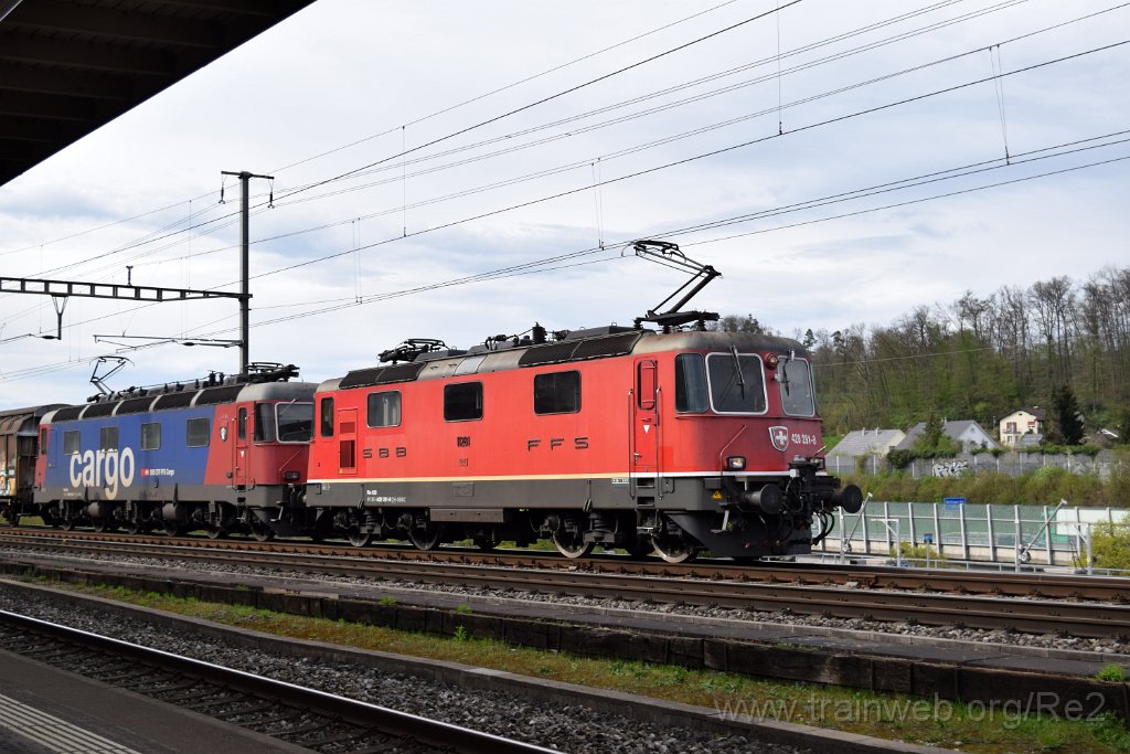 9022-0049-050424.jpg - SBBC Re 4/4'' 11281 (Re 420.281-8)  (Re 91 85 4 420 281-8 CH-SBBC) + SBBC Re 620.068-7 ''Stein-Säckingen'' (Re 91 85 4 620 068-7 CH-SBBC) / Killwangen-Spreitenbach 5.4.2024