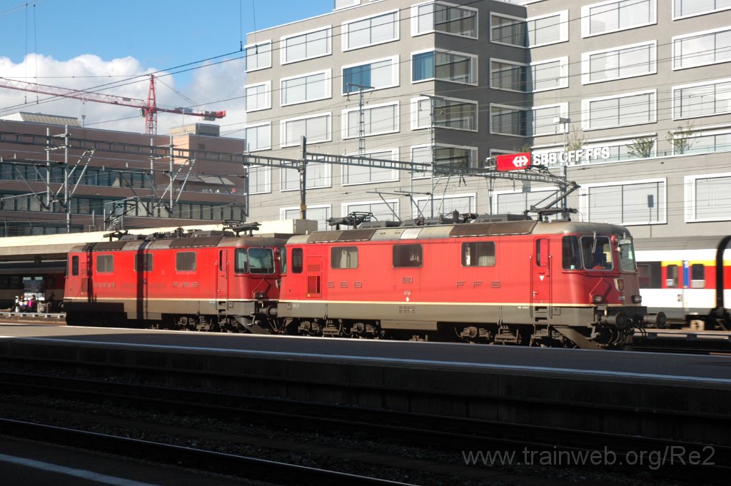 3372-0027-171014.jpg - SBB-CFF Re 4/4'' 11283 + SBB-CFF Re 4/4''' 11351 / Zürich-Altstetten 17.10.2014