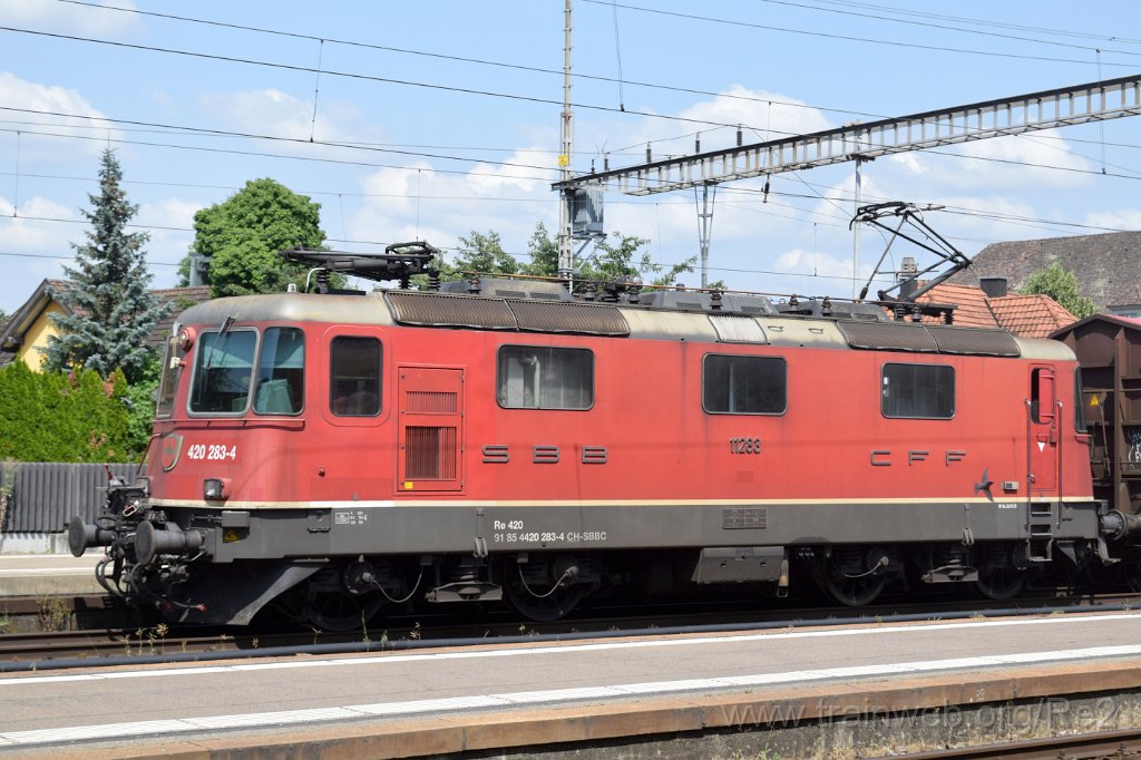9872-0044-030725.jpg - SBBC Re 4/4'' 11283 (Re 420.283-4)  (Re 91 85 4 420 283-4 CH-SBBC) / Lenzburg 3.7.2025