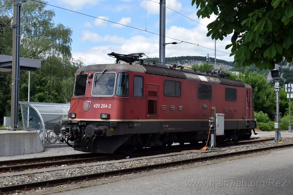 8009-0016-260522.jpg - SBBC Re 4/4'' 11284 (Re 420.284-2)  (Re 91 85 4 420 284-2 CH-SBBC) / Oensingen 26.5.2022