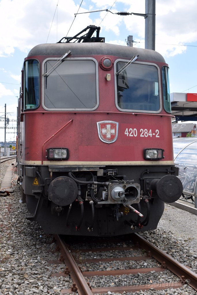 8009-0019-260522.jpg - SBBC Re 4/4'' 11284 (Re 420.284-2)  (Re 91 85 4 420 284-2 CH-SBBC) / Oensingen 26.5.2022