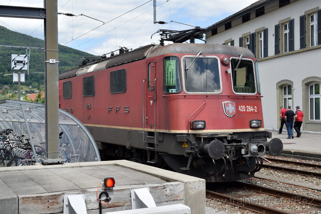 8009-0023-260522.jpg - SBBC Re 4/4'' 11284 (Re 420.284-2)  (Re 91 85 4 420 284-2 CH-SBBC) / Oensingen 26.5.2022
