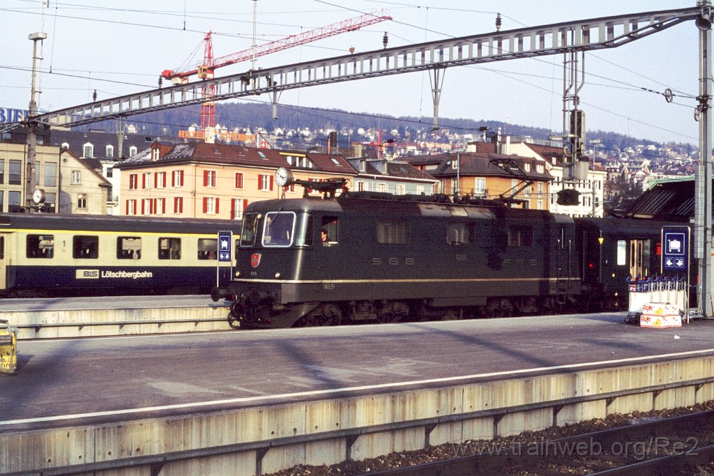 0369-0016.jpg - SBB-CFF Re 4/4'' 11285 / Zürich HB 29.2.1992