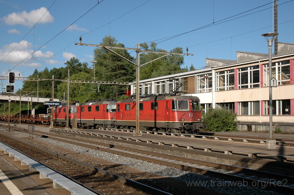 2878-0002-300713.jpg - SBB-CFF Re 4/4'' 11285 + SBB-CFF Re 4/4'' 11248 + SBB-CFF Signal B3/BD*3 + SBB-CFF Re 4/4'' 11263 / Othmarsingen 30.7.2013