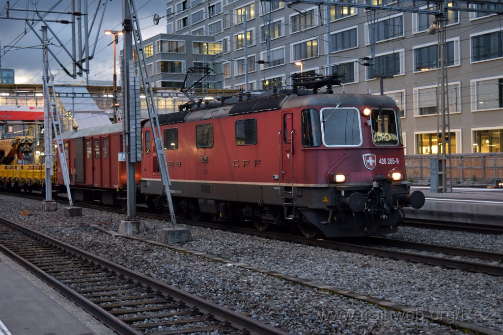 5885-0001-090320.jpg - SBBC Re 4/4'' 11285 (Re 420.285-9)  (Re 91 85 4 420 285-9 CH-SBBC) / Zürich-Altstetten 9.3.2020