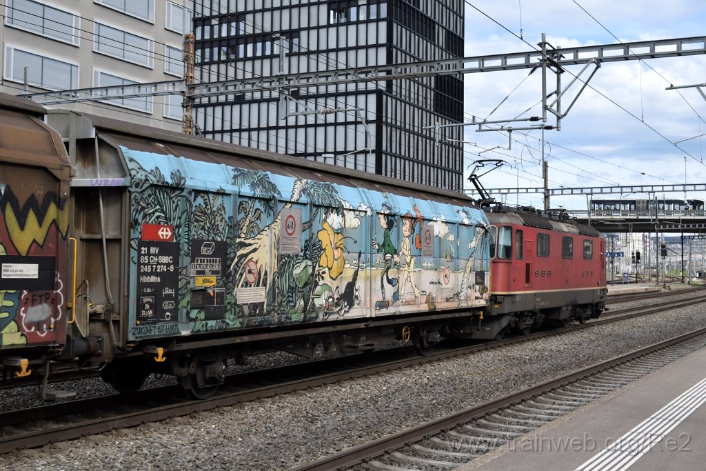 9022-0041-050424.jpg - SBBC Re 4/4'' 11285 (Re 420.285-9)  (Re 91 85 4 420 285-9 CH-SBBC) / Zürich-Altstetten 5.4.2024