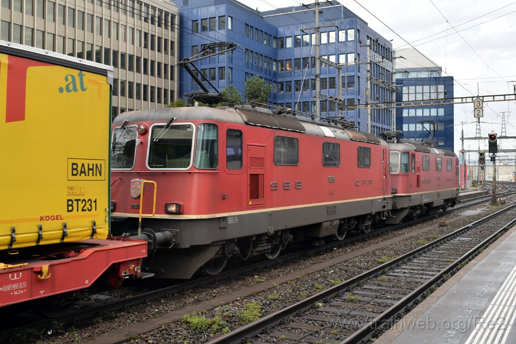 3869-0013-120416.jpg - SBBC Re 4/4'' 11269 (Re 420.269-3)  (Re 91 85 4 420 269-3 CH-SBBC) + SBB-CFF Re 4/4'' 11286 / Zürich-Altstetten 12.4.2016