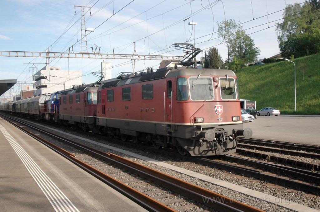 2799-0033-080513.jpg - SBB-CFF Re 4/4'' 11287 + SBB-CFF Re 4/4'' 11174 + SBBC Am 843.058-9 / Killwangen-Spreitenbach 8.5.2013