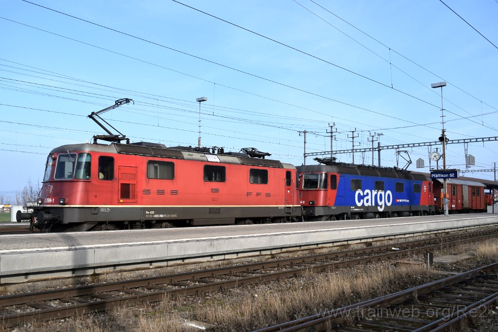 4833-0038-060218.jpg - SBBC Re 4/4'' 11289 (Re 420.289-1)  (Re 91 85 4 420 289-1 CH-SBBC) + SBBC Re 620.086-9 ''Hochdorf'' (Re 91 85 4 620 086-9 CH-SBBC) / Pfäffikon SZ 6.2.2018