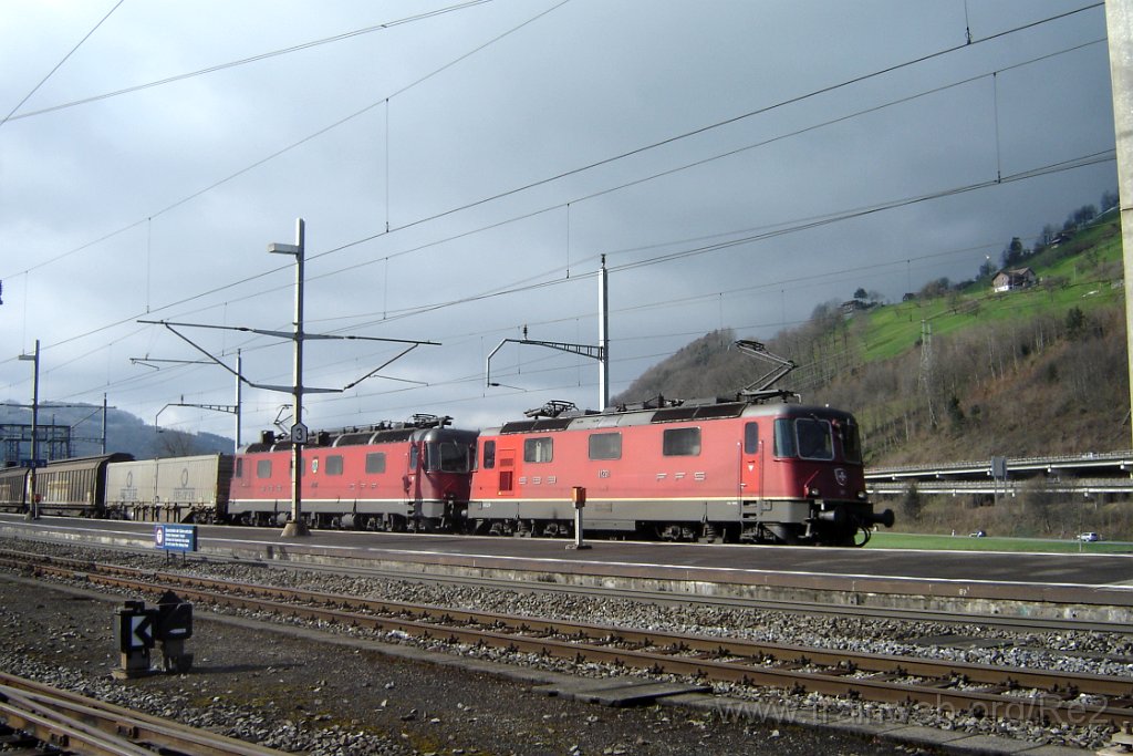 1300-0026-310307.jpg - SBB-CFF Re 4/4'' 11291 + SBB-CFF Re 6/6 11607 ''Wattwil'' / Schwyz 31.3.2007
