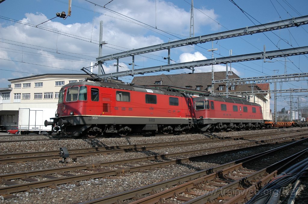 1850-0020-130410.jpg - SBB-CFF Re 4/4'' 11293 + SBB-CFF Re 6/6 11643 ''Laufen'' / Lenzburg 13.4.2010