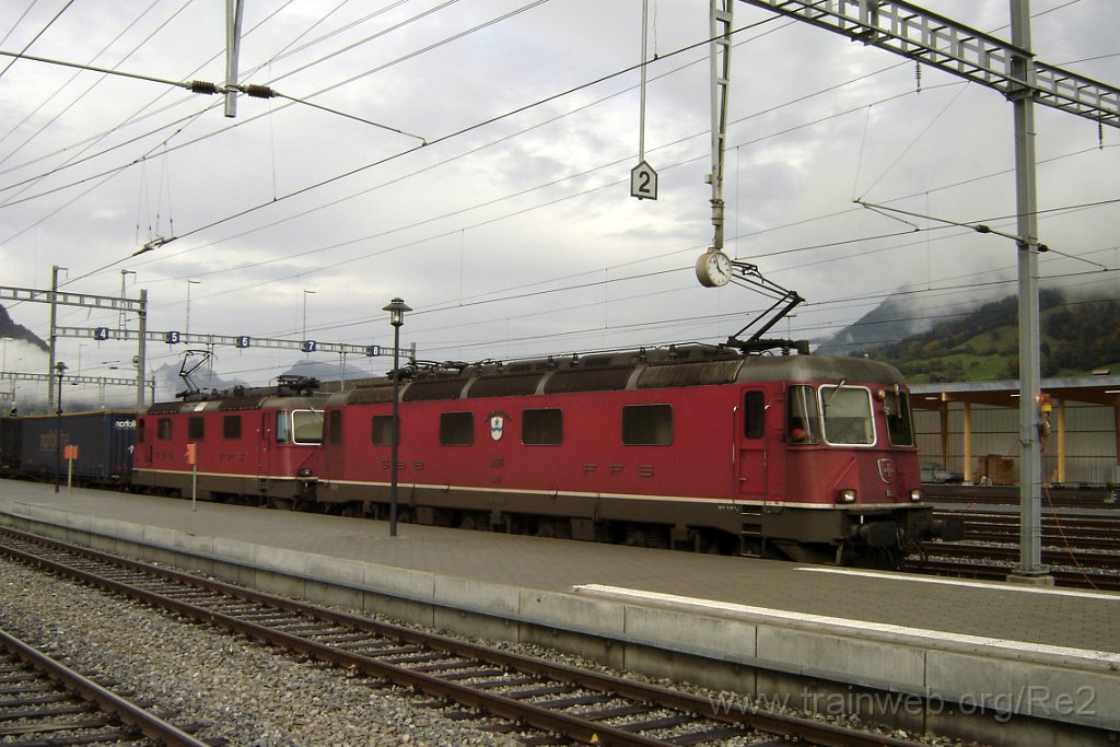 1427-0016-041007.jpg - SBB-CFF Re 6/6 11627 ''Luterbach-Attisholz'' + SBB-CFF Re 4/4'' 11294 / Frutigen 4.10.2007
