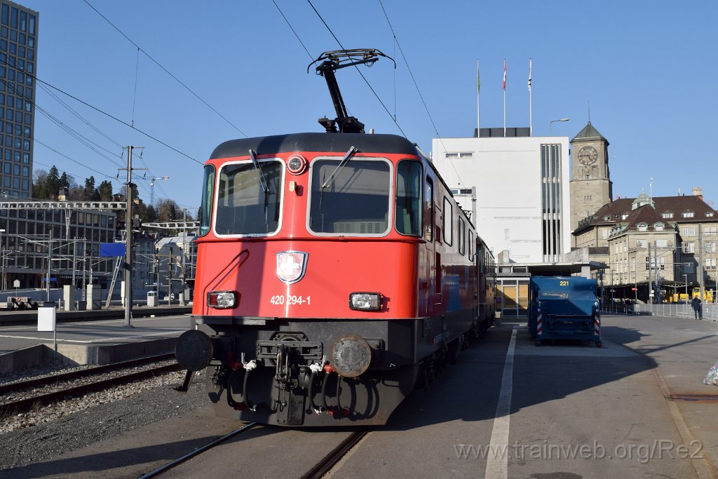 5902-0045-180320.jpg - SBBC Re 420.294-1 ''100 ans Cirque Knie'' (Re 91 85 4 420 294-1 CH-SBBC) + SBBC Re 4/4'' 11250 (Re 420.250-3)  (Re 91 85 4 420 250-3 CH-SBBC) / St.Gallen HB 18.3.2020