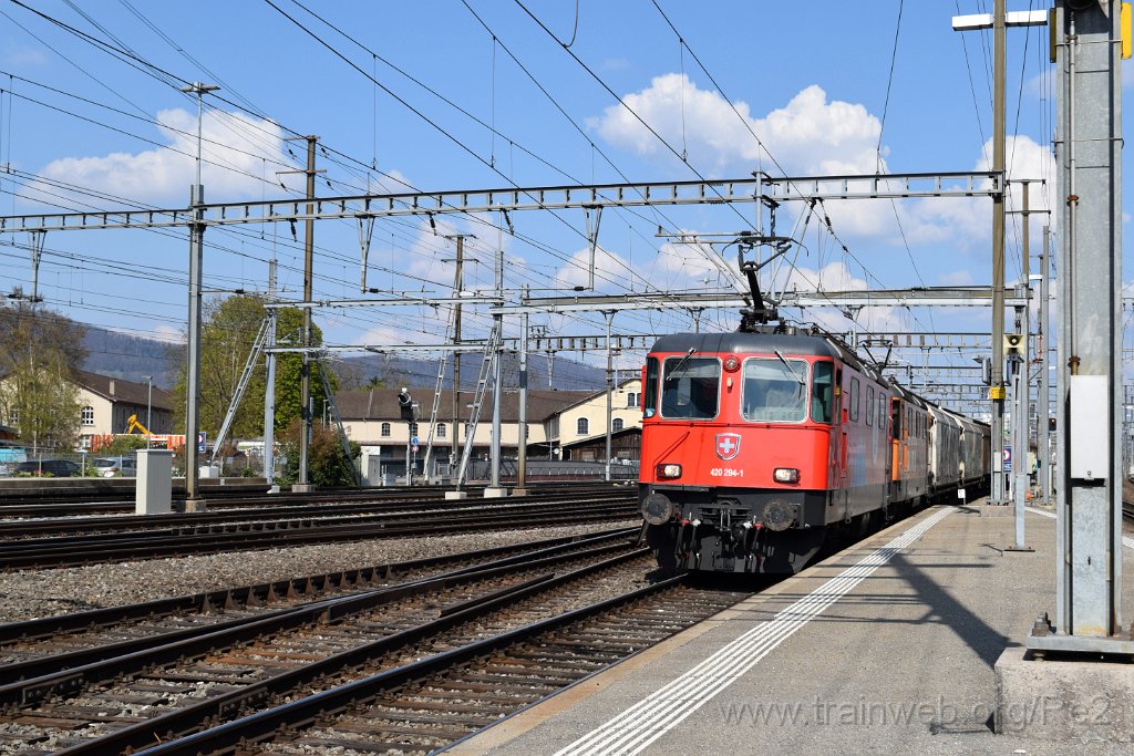 7359-0012-200421.jpg - SBBC Re 420.294-1 ''100 ans Cirque Knie'' (Re 91 85 4 420 294-1 CH-SBBC) + SBBC Re 420.320-4 ''InterRegio Cargo'' (Re 91 85 4 420 320-4 CH-SBBC) / Aarau 20.4.2021