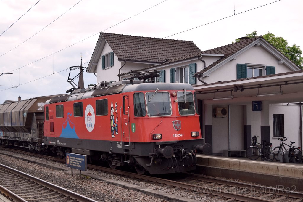 8530-0044-100523.jpg - SBBC Re 420.294-1 ''100 ans Cirque Knie'' (Re 91 85 4 420 294-1 CH-SBBC) / Sirnach 10.5.2023