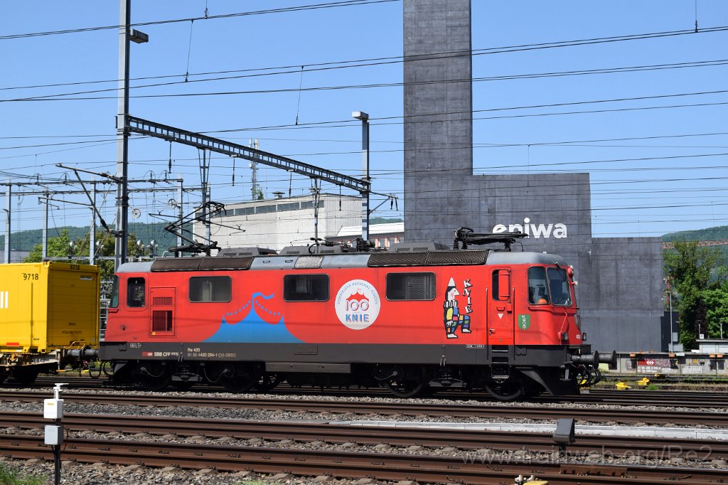 9695-0037-020525.jpg - SBBC Re 420.294-1 ''100 ans Cirque Knie'' (Re 91 85 4 420 294-1 CH-SBBC) / Aarau (Torfeld) 2.5.2025