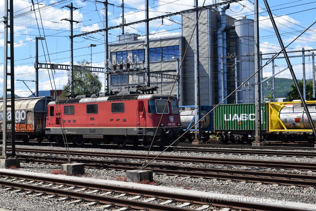 5549-0028-310519.jpg - SBBC Re 4/4'' 11295 (Re 420.295-8)  (Re 91 85 4 420 295-8 CH-SBBC) / Aarau (Torfeld) 31.5.2019