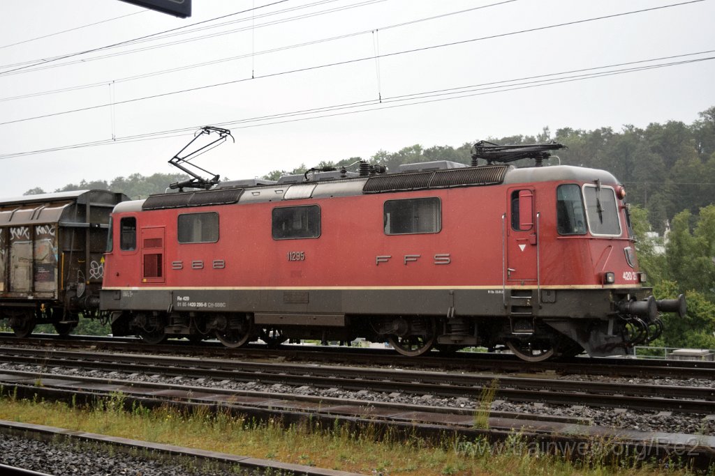 8702-0014-210723.jpg - SBBC Re 4/4'' 11295 (Re 420.295-8)  (Re 91 85 4 420 295-8 CH-SBBC) / Killwangen-Spreitenbach 21.7.2023