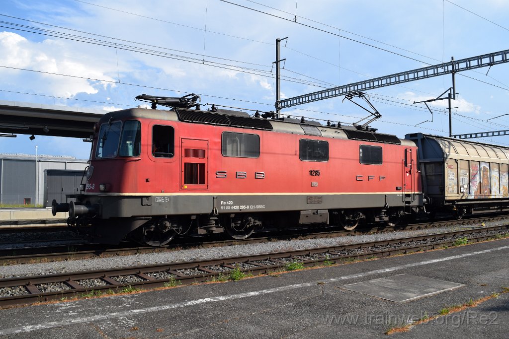 9842-0042-210625.jpg - SBBC Re 4/4'' 11295 (Re 420.295-8)  (Re 91 85 4 420 295-8 CH-SBBC) / Oensingen 21.6.2025