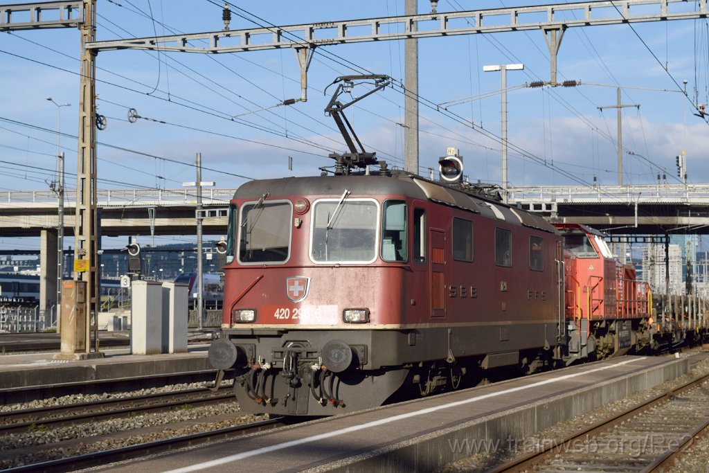4438-0001-090517.jpg - SBBC Re 4/4'' 11296 (Re 420.296-6)  (Re 91 85 4 420 296-6 CH-SBBC) + SBBI Am 843.019-1 (Am 92 85 8 843 019-1 CH-SBBI) / Zürich-Altstetten 9.5.2017