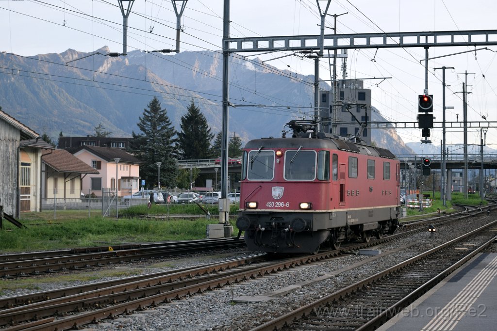 8249-0009-251022.jpg - SBBC Re 4/4'' 11296 (Re 420.296-6)  (Re 91 85 4 420 296-6 CH-SBBC) / Buchs SG 25.10.2022